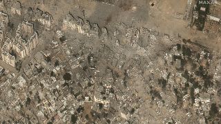 أظهرت صور الأقمار الصناعية التي نشرتها شركة ماكسار تكنولوجيز قبل وبعد حجم الأضرار الناجمة عن القصف اليومي على شمال غزة