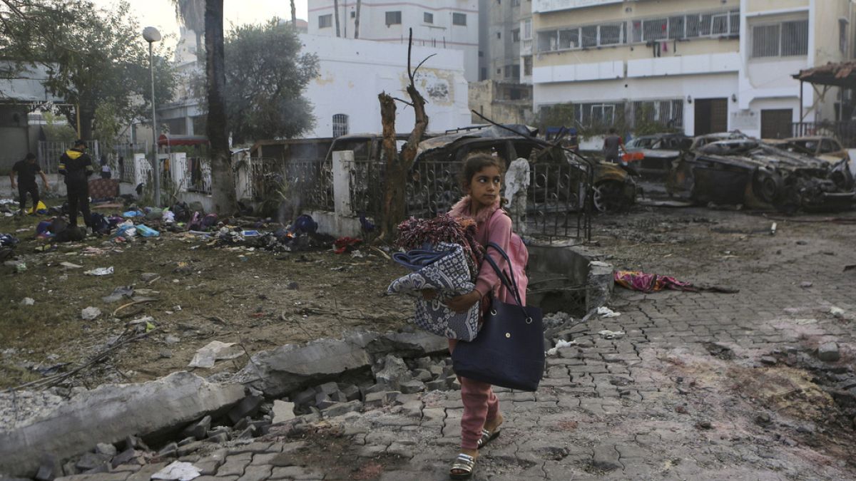 Gazze'deki El Ehli hastanesinde patlama sonrasındaki durum