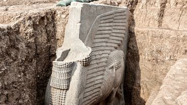 تمثال الثور المجنح الذي اكتـُشف في العراق 