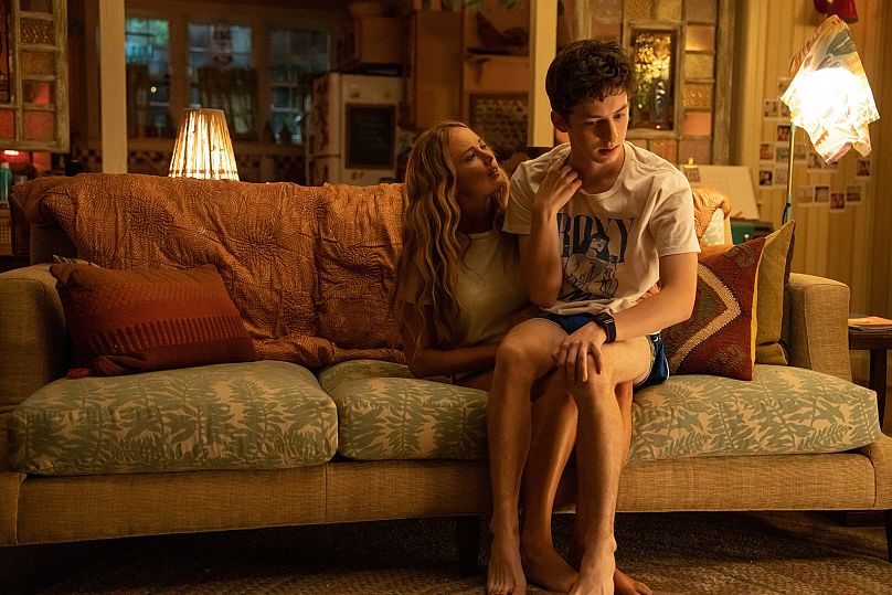 Maddie (Jennifer Lawrence) et Percy (Andrew Barth Feldman) dans NO HARD FEELINGS de Columbia Pictures