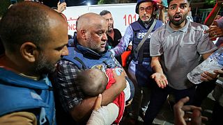Hava saldırısında ailesini kaybeden Gazzeli gazeteci: Çocukların günahı ne?