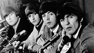 A Beatles tagjai egy sajtótájékoztatón 1964-ben