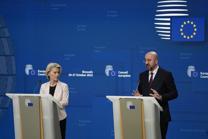 La presidente della Commissione europea, Ursula von der Leyen, e il presidente del Consiglio europeo, Charles Michel, al termine della prima giornata del Consiglio europeo
