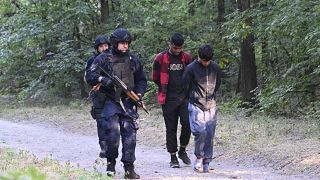 مهاجرون في قبضة الشرطة الصربية