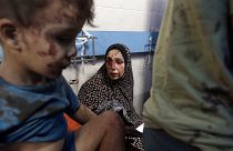 İsrail hava saldırılarında yaralanan Filistinliler