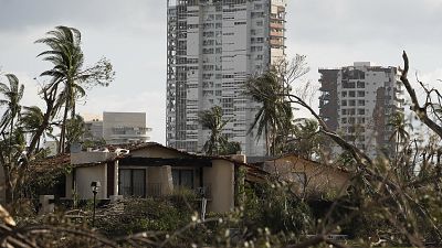 São visíveis as marcas do furacão Otis m Acapulco