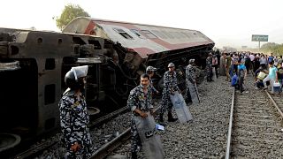 صورة أرشيف لحادث تحطم قطار في بنها بمحافظة القليوبية في نيسان 2021