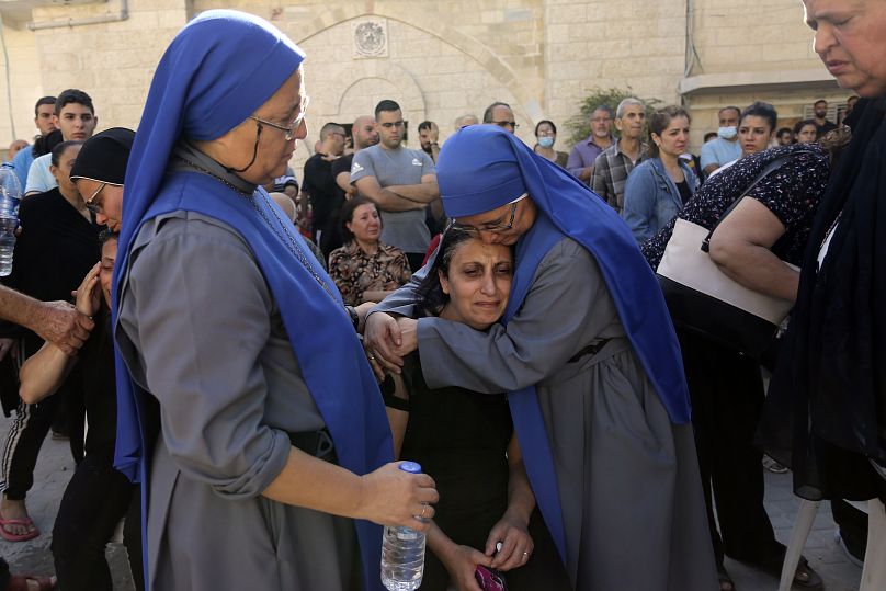 فلسطينيون لاذوا إلى الكنيسة الأرذوكسية في غزة التي قصفتها إسرائيل يوم 20/10/2023