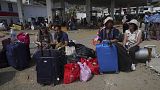 L'attente des touristes pour quitter Acalpulco ravagé par un ouragan