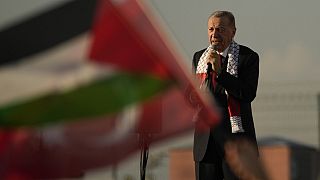 Ο Ρετζέπ Ταγίπ Ερντογάν μιλάει σε συλλαλητήριο υπέρ των Παλαιστινίων στην Κωνσταντινούπολη
