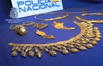 قطع ذهب أثرية من أصل أوكراني صادرتها الشرطة الإسبانية 