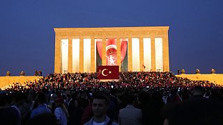 Feierlichkeiten vor dem Mausoleum Atatürks in Istanbul