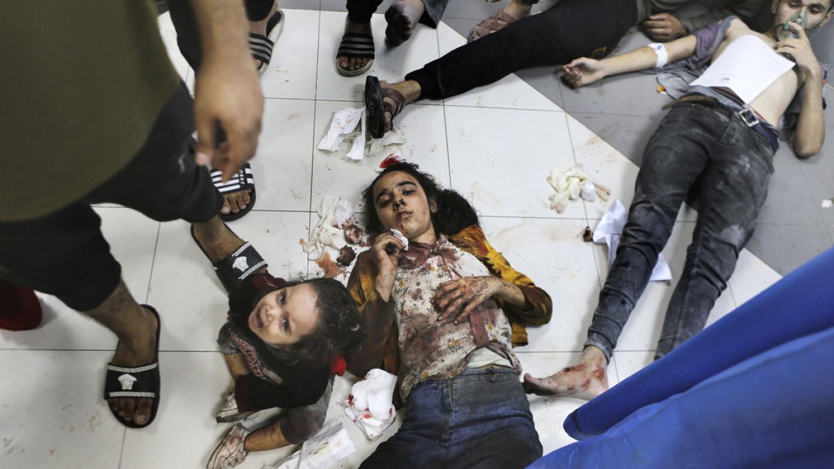 Раненые палестинцы в больнице Аль-Шифа в городе Газа. 17 октября 2023.