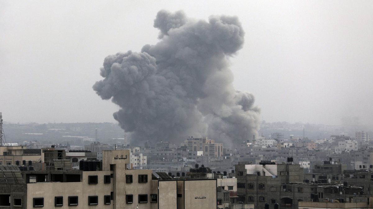 Le ciel de Gaza assombrit par des explosions