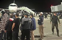 Dağıstan Özerk Cumhuriyeti'nin başkenti Mahaçkale'de eylemciler, havaalanına akın etmiş ve İsrail'den gelen bir uçakta arama yapmak istemişti