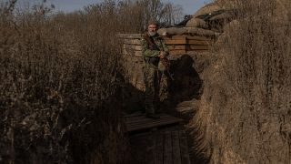Украинский военнослужащий на позиции в Херсонской области.