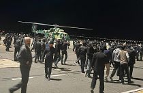 Военный вертолёт на территории аэропорта Махачкалы, захваченного участниками антиизраильских беспорядков.