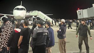 Palesztinpárti tüntetők a mahacskalai repülőtéren
