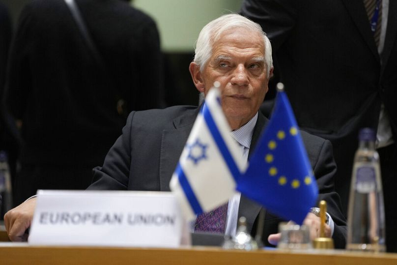 Avrupa Birliği dış politika şefi Josep Borrell, Brüksel'deki AB Konseyi binasında AB-İsrail Ortaklık Konseyi toplantısının başlamasını beklerken, 2022 Ekim