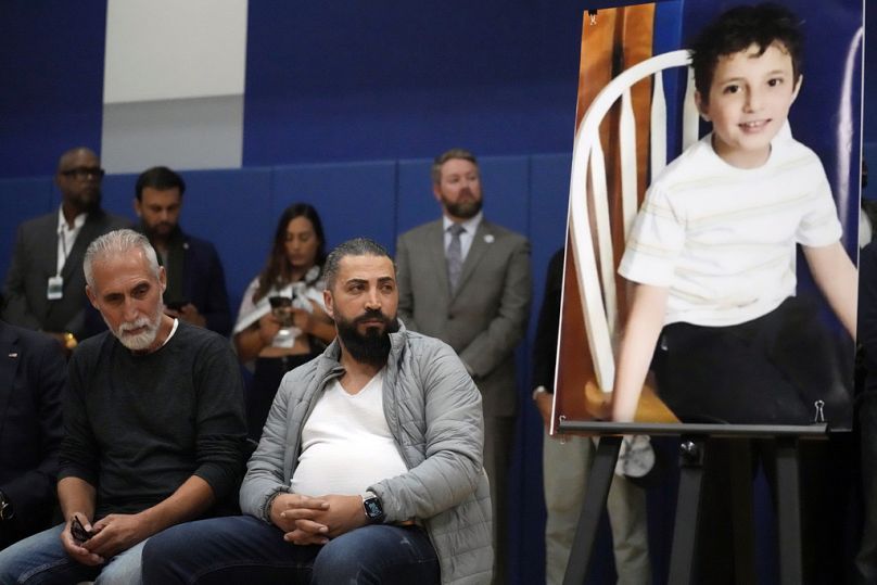 عائلة الطفل وديع الفيومي، البالغ من العمر 6 سنوات، الذي قُتل في ولاية إلينوي الأميركية