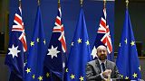 رئيس المجلس الأوروبي تشارلز ميشيل ينتظر بدء مؤتمر عبر الفيديو مع رئيس الوزراء الأسترالي سكوت موريسون خلال اجتماع قادة الاتحاد الأوروبي وأستراليا