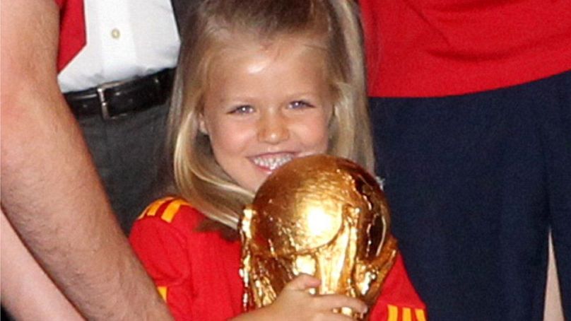 Princess Leonor holding the World Cup after Spain's men's team won the trophy in 2010
