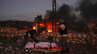 ARCHIVO - El cuerpo del camarógrafo de Reuters Issam Abdallah, muerto por bombardeos israelíes, en el pueblo de Alma al-Shaab, en el sur del Líbano, 13/10/2023