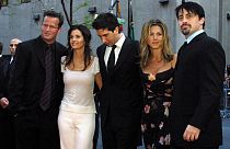Matthew Perry (von links), Courteney Cox Arquettte, David Schwimmer, Jennifer Aniston und Matt LeBlanc von der Fernsehserie "Friends" kommen zur 75-Jahr-Feier von NBC im Jahr 2002