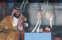ولي العهد السعودي محمد بن سلمان برفقة رئيس فيفا جياني إنقانتينو والرئيس الروسي فلاديمير بوتين
