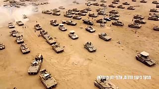 تجمع الدبابات الإسرائيلية قرب غزة