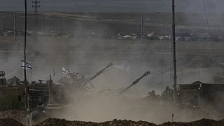 İsrail topçuları Gazze Şeridi sınırı yakınlarını bombalıyor