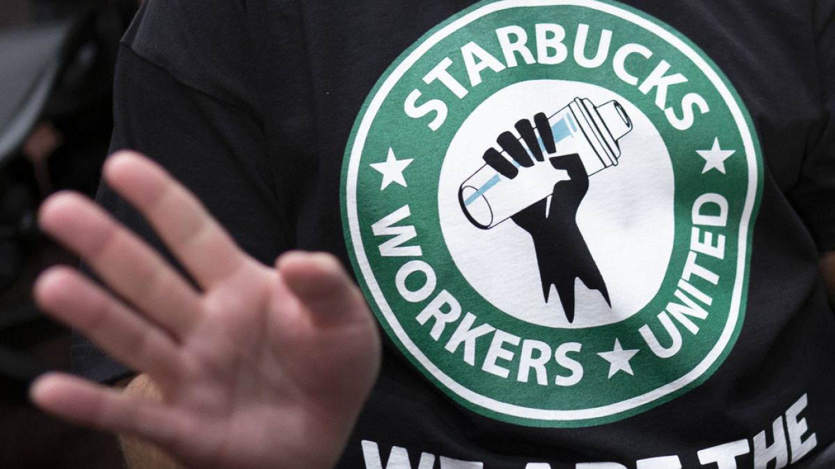 Una camiseta con el logotipo de Starbucks Workers United. 29 de marzo de 2023\. 