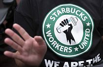 Футболка с логотипом Starbucks Workers United. 29 марта 2023 года. 