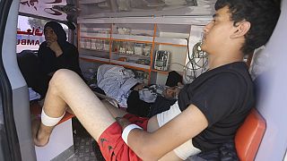Gaza : les premières ambulances transportant des blessés sont entrées en Egypte