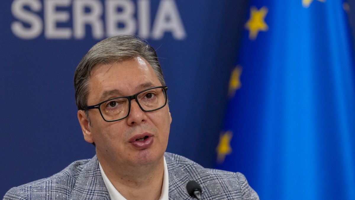 Aleksandar Vučić dissolve parlamento