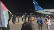 مشاهد من اقتحام مطار داغستان