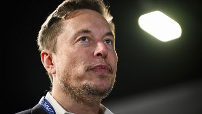 Elon Musk, CEO von Tesla und SpaceX, nimmt an der ersten Plenarsitzung des KI-Sicherheitsgipfels von Bletchley Park am 1. November 2023, in Bletchley, England, teil. 
