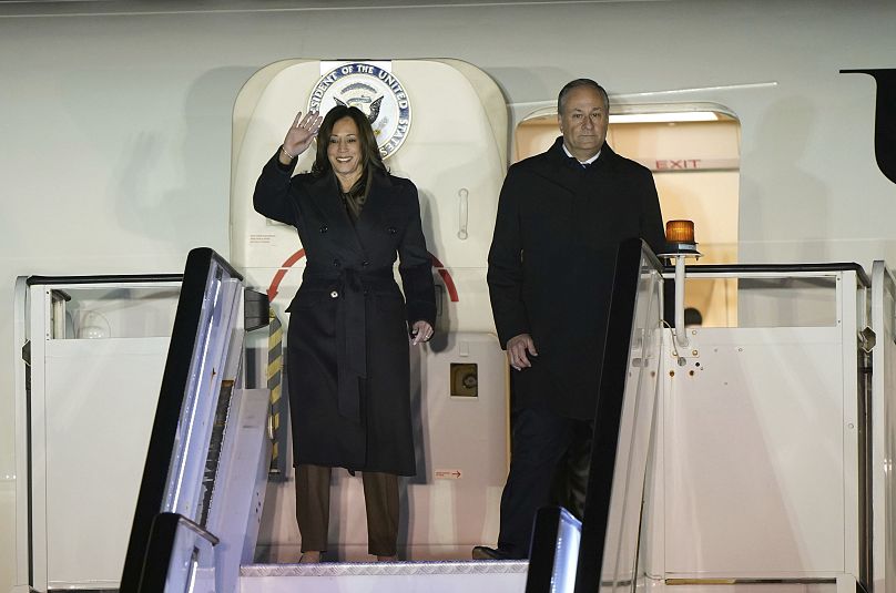 ABD Başkan Yardımcısı Kamala Harris, eşi Douglas Emhoff ile birlikte yapay zekâ güvenlik zirvesine katılmak üzere Birleşik Krallık'a yaptığı ziyaret için Stan