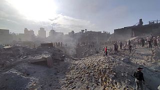 Romok egy izraeli légicsapás nyomán Gázában