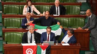 Tunisian MPs debate bill that would criminalize normalization with Israel