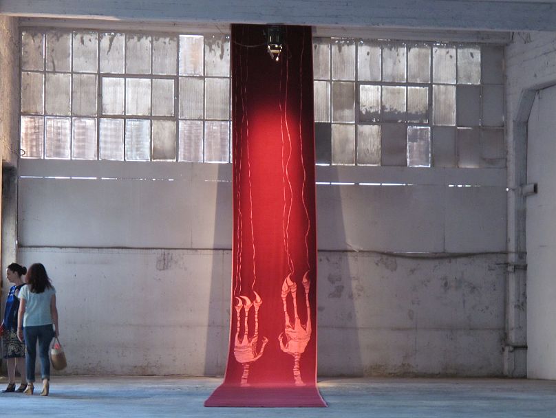 Heart of Darkness | Installation view Μάρω Μιχαλακάκου, Κόκκινο Χαλί, 2011