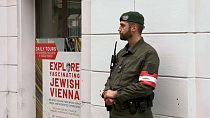 Österreichische Sicherheitsorgane vor jüdischer Einrichtung in Wien