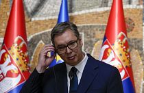 Aleksandar Vucic szerb elnök egy belgrádi sajtóértekezleten