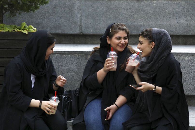İran'ın başkenti Tahran'da kadınlar