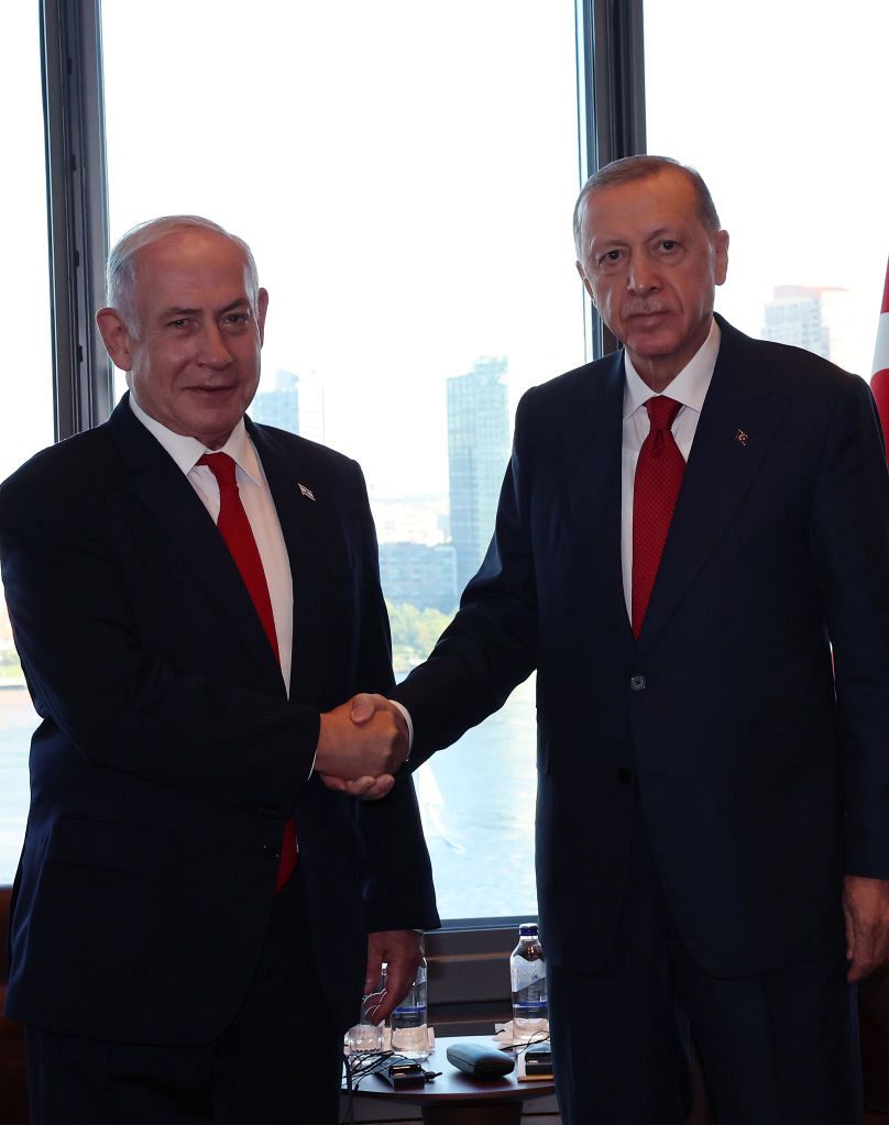 Turkish President Erdogan (R) receives Israeli Prime Minister Benjamin Netanyahu (L) at the Turkish House in New York, United States on 19 September