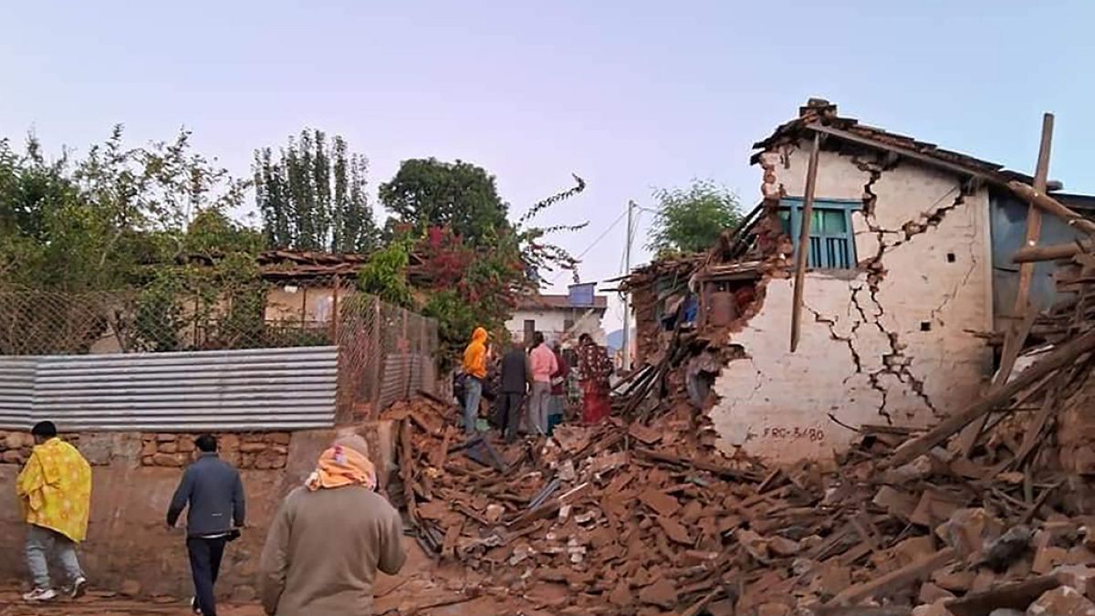 Imagem recolhida numa das zonas nepalesas afetadas pelo sismo desta sexta-feira