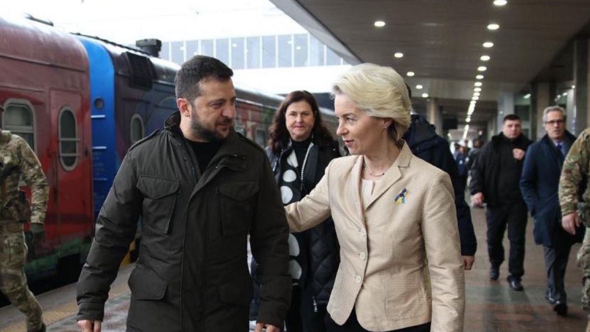 Presidente da Ucrânia recebe Ursula von der Leyen em Kiev