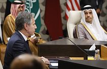El Secretario de Estado estadounidense Antony Blinken y el Ministro de Asuntos Exteriores qatarí Mohammed bin Abdulrahman bin Jassim Al Thani