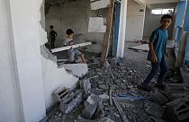 El Ministerio de Sanidad de Gaza anunció este domingo la muerte de 33 personas en un ataque israelí contra el campamento de refugiados de Al Magazi.