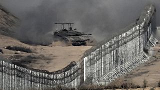 دبابة إسرائيلية بالقرب من قطاع غزة 